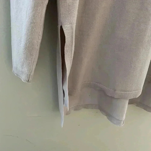 [L]Babaton  LS Tan V Neck Pullover Sweater viscose Blend - Picture 7 of 9